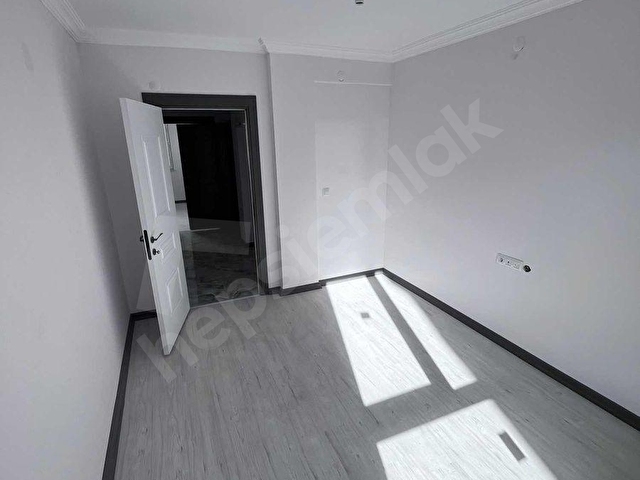 ÇAMLICA MAHALLESİ AY SOKAK BALKONLU SATILIK 2+0 DAİRE