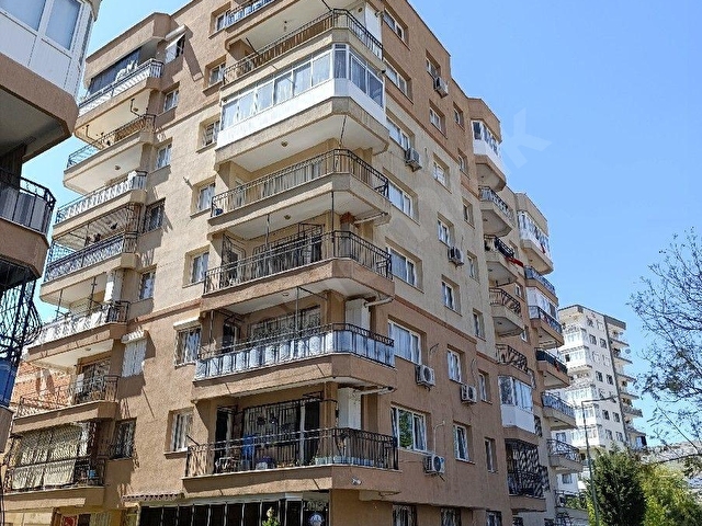 Manavkuyu Fatih Camisi Yakınında 3+1 125 M2 Doğal Gazlı Satılık Son kat Daire