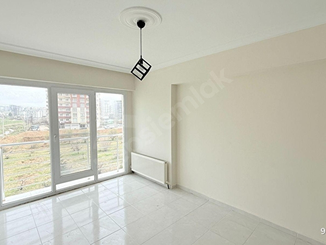 AİLE SİTESİNDE OTURMAYA HAZIR 3+1 ARAKAT DAİRE İSBAY EMLAKTA - Görsel 19