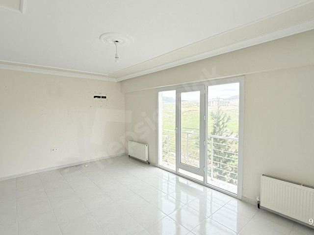AİLE SİTESİNDE OTURMAYA HAZIR 3+1 ARAKAT DAİRE İSBAY EMLAKTA - Görsel 8
