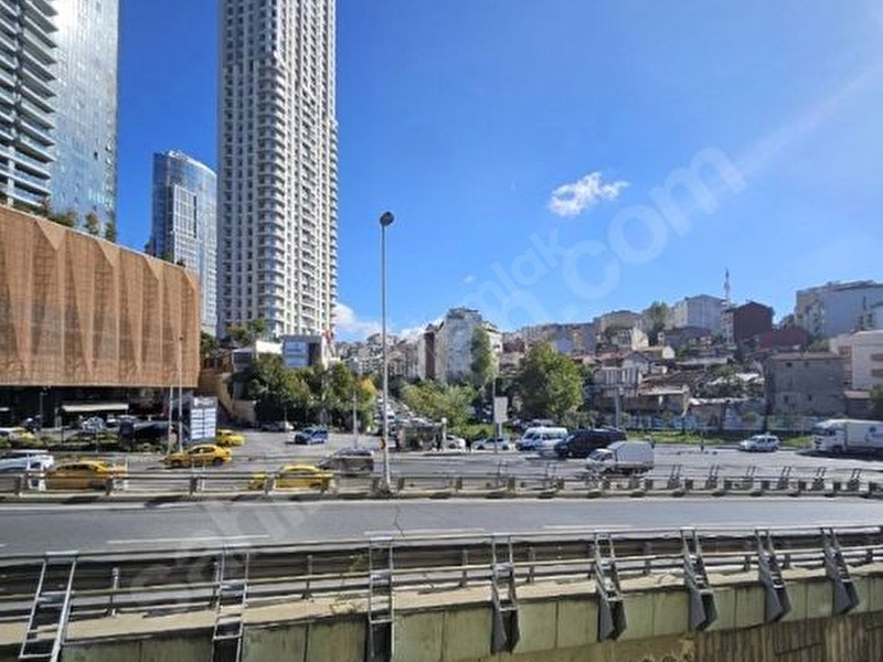 Vip Emlaktan Halide Edip Akar Caddesi Üzeri Satılık Daire