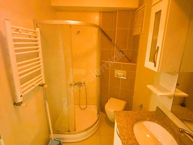 Şişli Merkezde Satılık 1+1 65 M2 Yeni Binada Yarı Zemin Daire