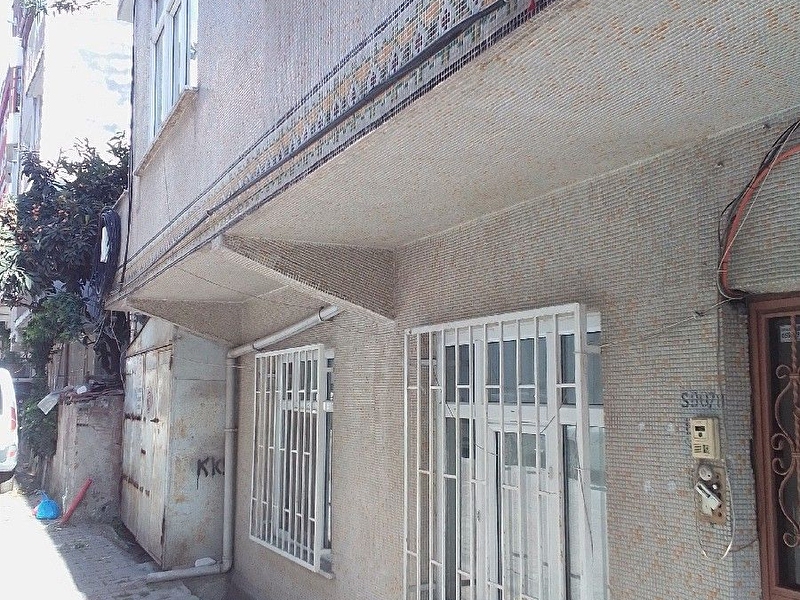 Üstün emlaktan k.çekmece gültepe mah satilik düz gi̇ri̇ş ve kat /1/ tek dai̇re üzeri̇ yatirimlik