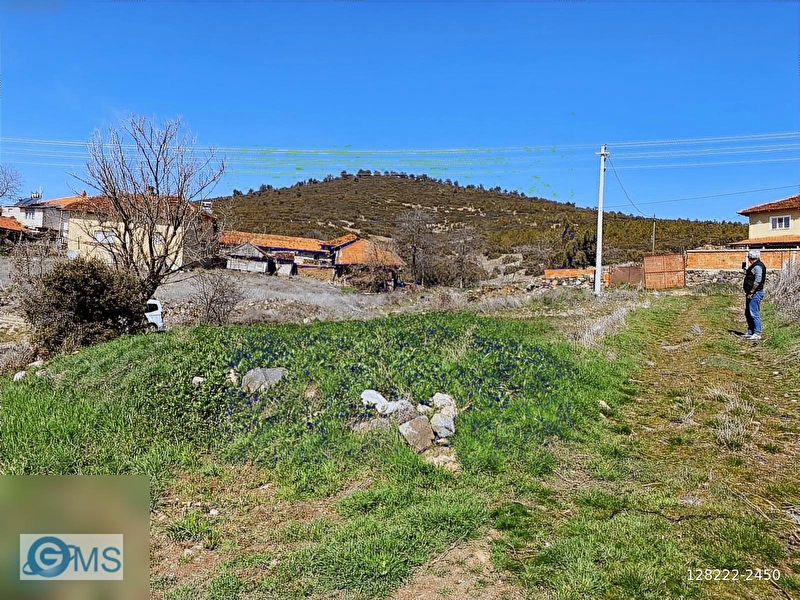 Burdur yeşi̇lova örenci̇kte 280m2 köy i̇çi̇ arsa ev yapimina uygun