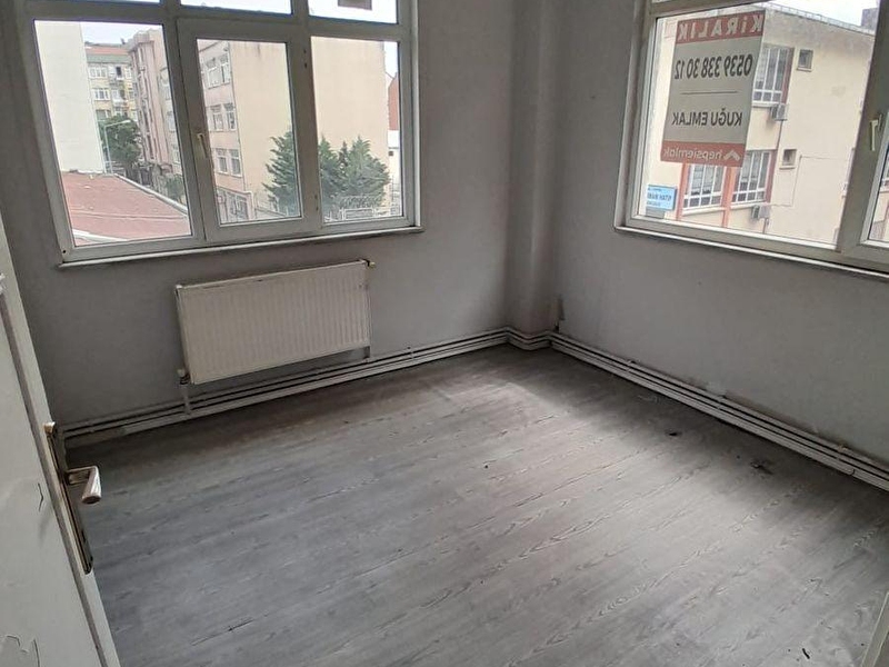 Fatih çapa merkezde özel çapa karşısı 2.kat 4+1 hol 100m2 kuğu emlaktan kiralık daire