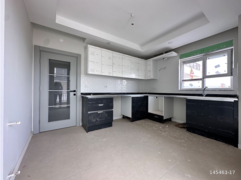 Aktoprak mahallesi̇ 2+1 ara kat asansörlü havuzli 108m2 geni̇ş satilik dai̇re