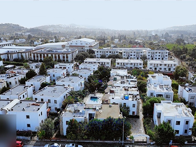 Bodrum marmara kolejine 50 metre 2+1 site i̇çerisinde geniş daire