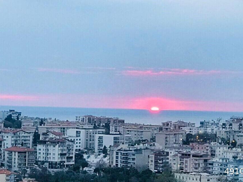 Kuşadasında deniz manzaralı geniş ferah kiralık daire