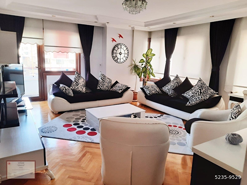 Di̇kmen ş.cengi̇z karaca mahallesi̇nde 3+1 kombi̇li̇ 2 katta 135 m2 asansörlü yapili dai̇re