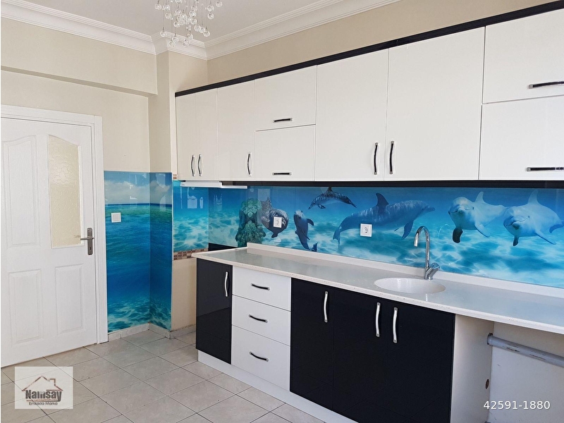 Bakimli geni̇ş satilik dai̇re
