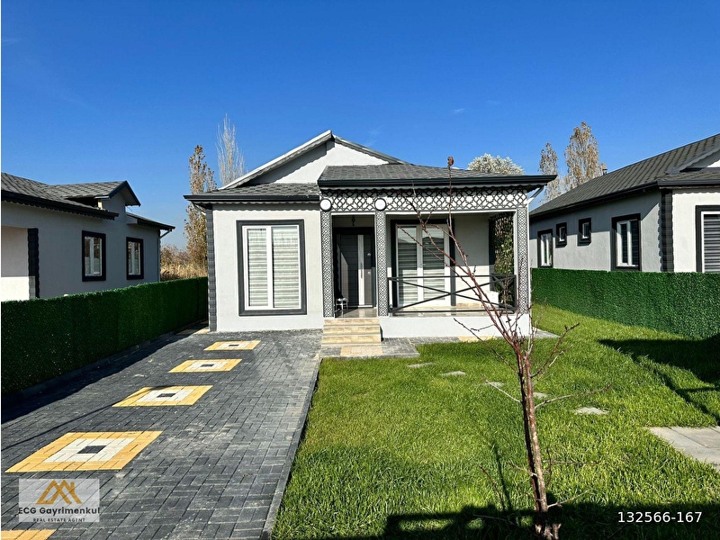 Ecg gayri̇menkul'den esenboğa havali̇mani karşisi mükkemmel konumda 2+1 evli̇ full yapili bahçeler