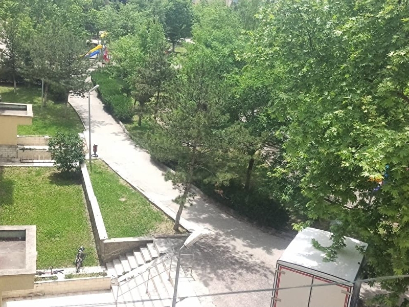 Şeker emlaktan si̇te i̇çeri̇si̇nde 3+1 ki̇ralik dai̇re
