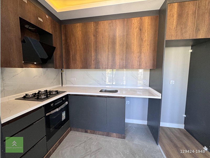 Alaçati g kizilcaşar ara kat ön ve caddeye cephe satilik 2+1 dai̇re
