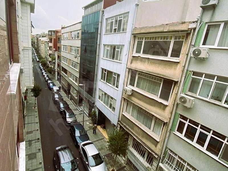 Şişli Merkezde 245 M2 Asansörlü Yangın Merdivenli İşyeri Ofis