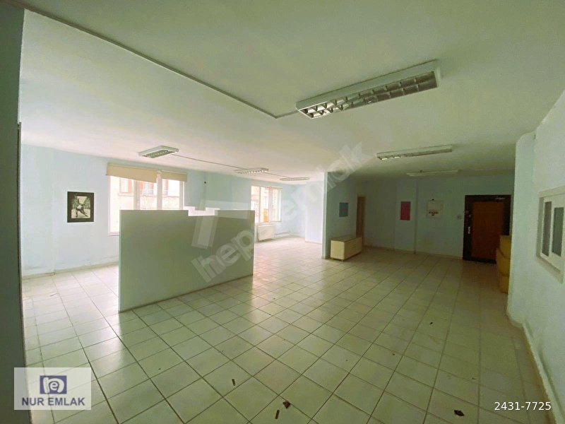 Şişli Merkezde 245 M2 Asansörlü Yangın Merdivenli İşyeri Ofis