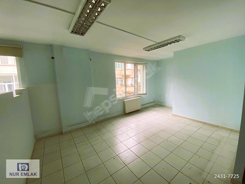 Şişli Merkezde 245 M2 Asansörlü Yangın Merdivenli İşyeri Ofis