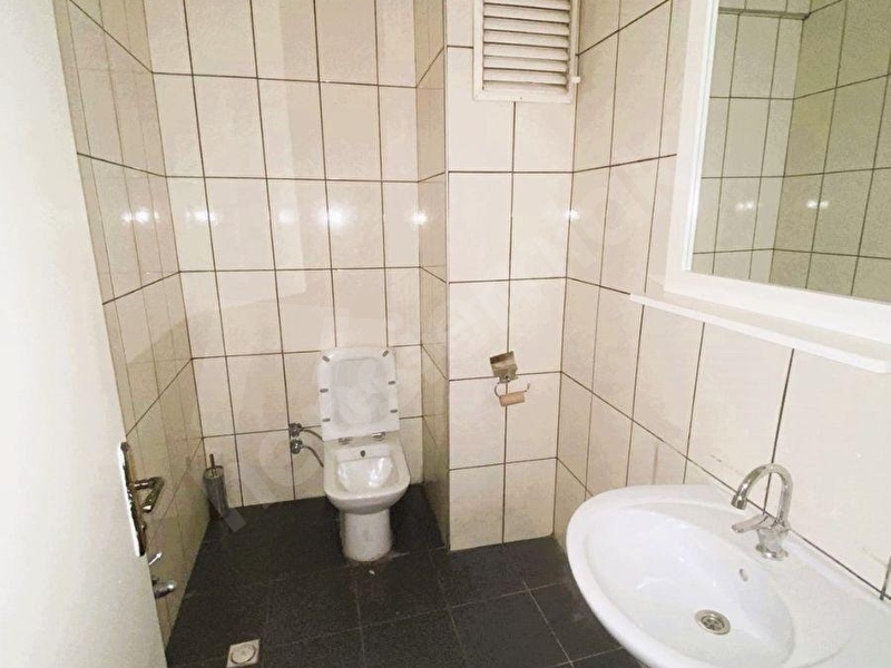 Şişli Merkezde 245 M2 Asansörlü Yangın Merdivenli İşyeri Ofis