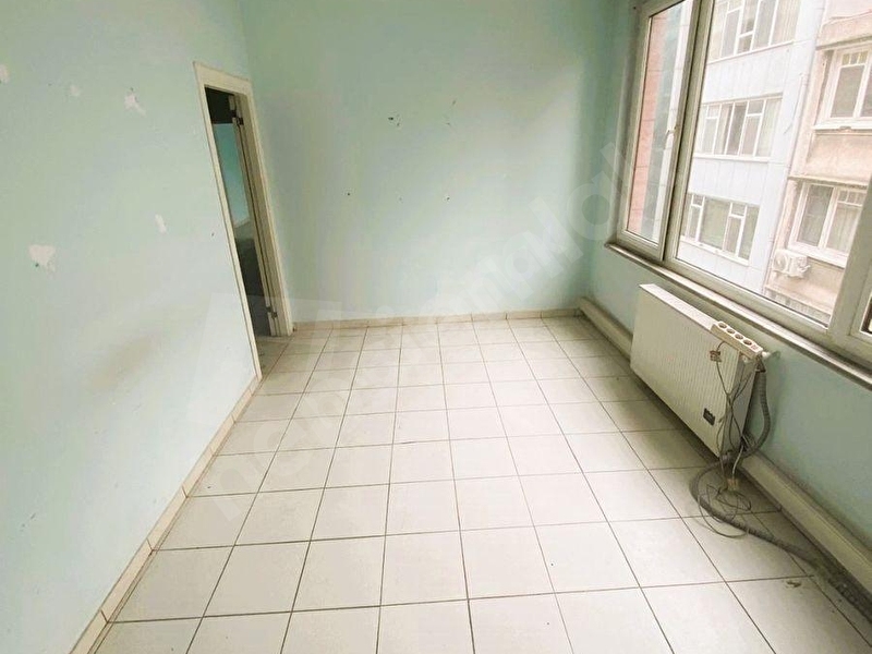 Şişli Merkezde 245 M2 Asansörlü Yangın Merdivenli İşyeri Ofis