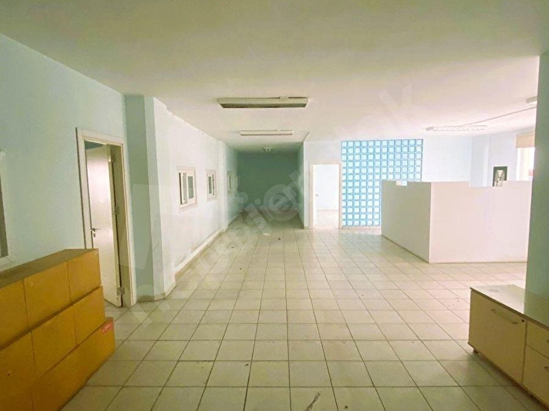 Şişli Merkezde 245 M2 Asansörlü Yangın Merdivenli İşyeri Ofis