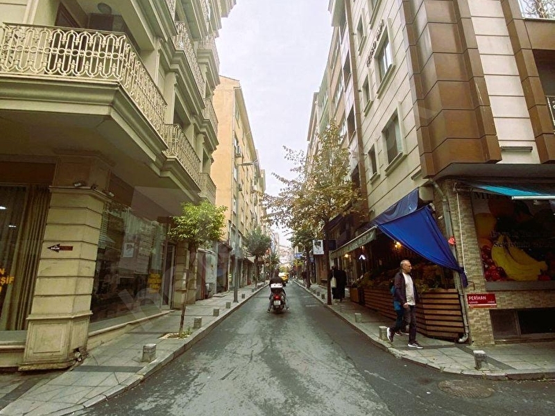 Şişli Merkezde 245 M2 Asansörlü Yangın Merdivenli İşyeri Ofis