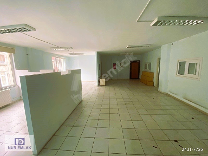 Şişli Merkezde 245 M2 Asansörlü Yangın Merdivenli İşyeri Ofis