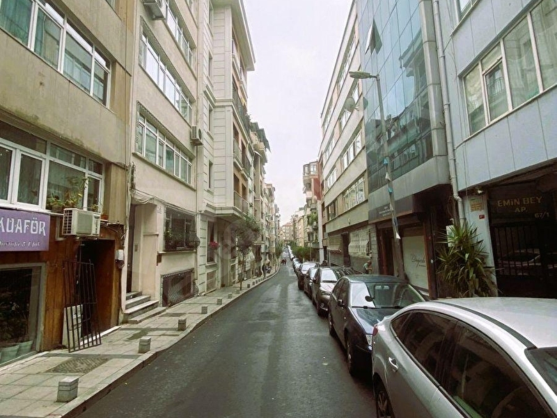 Şişli Merkezde 245 M2 Asansörlü Yangın Merdivenli İşyeri Ofis