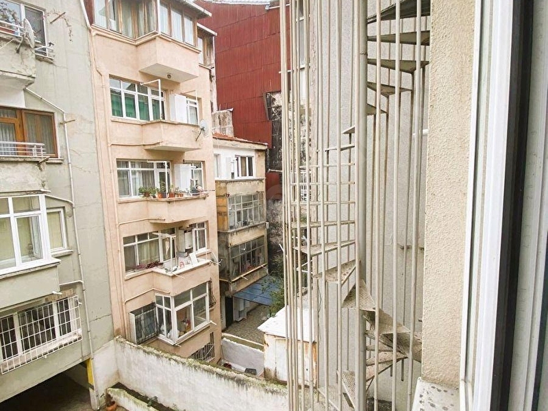 Şişli Merkezde 245 M2 Asansörlü Yangın Merdivenli İşyeri Ofis