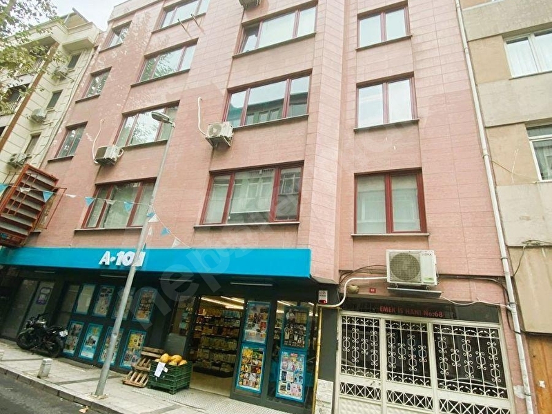 Şişli Merkezde 245 M2 Asansörlü Yangın Merdivenli İşyeri Ofis