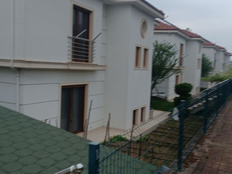 Satilik  vi̇lla  tri̇plexs