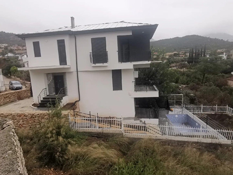Geyi̇kbayirin'da kiralik 5+2 sifir havuzlu 250m2 triblex