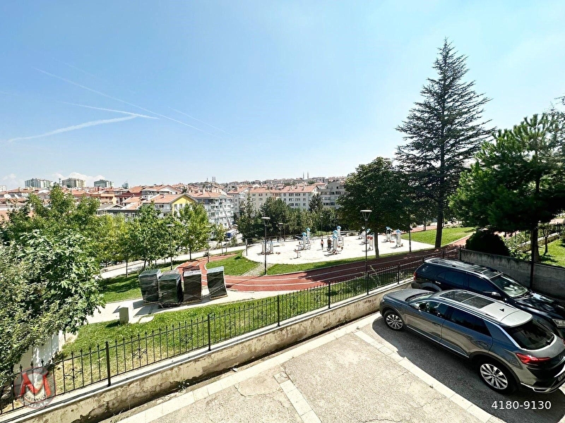 Genç bi̇na'da 3+1 140 m2 arakat bakimli asansörlü - k.otoparkli öveçler vadi̇si̇ manzarali firsat *