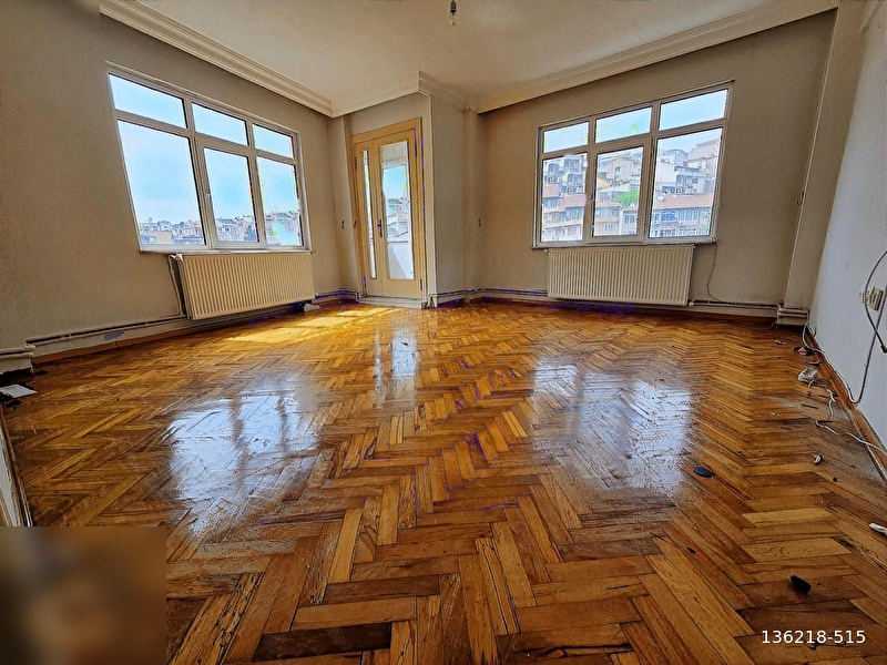 Deluxe 26'dan tam merkezde ara kat balkonlu köşe 2+1 80 m2 dai̇re
