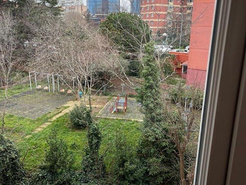 İstanbul beşiktaş akmerkez yakını sitede temiz,kombili