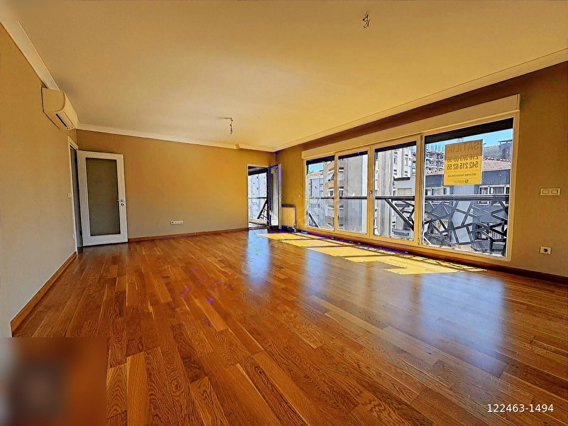 Varondan büyük klübe 2 adim 45m2 salonlu 4+1 175m2 boş lüks