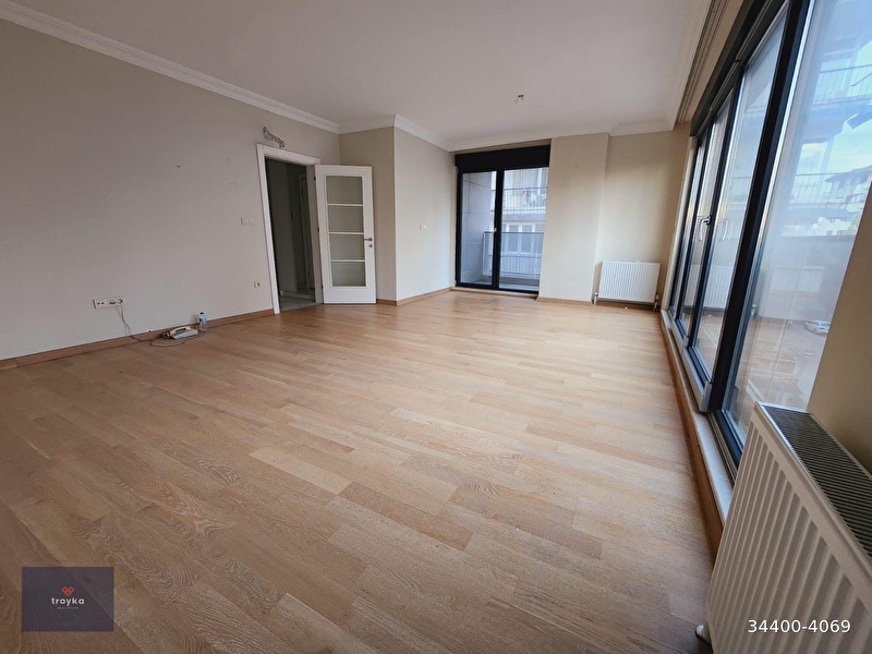 Göztepe özgürlük parkina komşu oturuma hazir 3+1 satilik balkonlu dai̇re