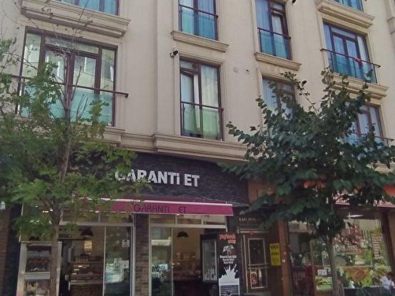 Gürsel merkezi̇ konumda cadde üzeri̇ satilik 2+1 bahe kati