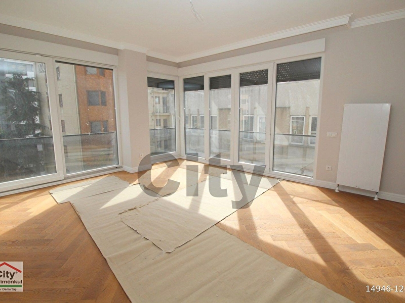 Ci̇ty den göztepe parkina komşu yeni̇ bi̇nada 135m2 3+1