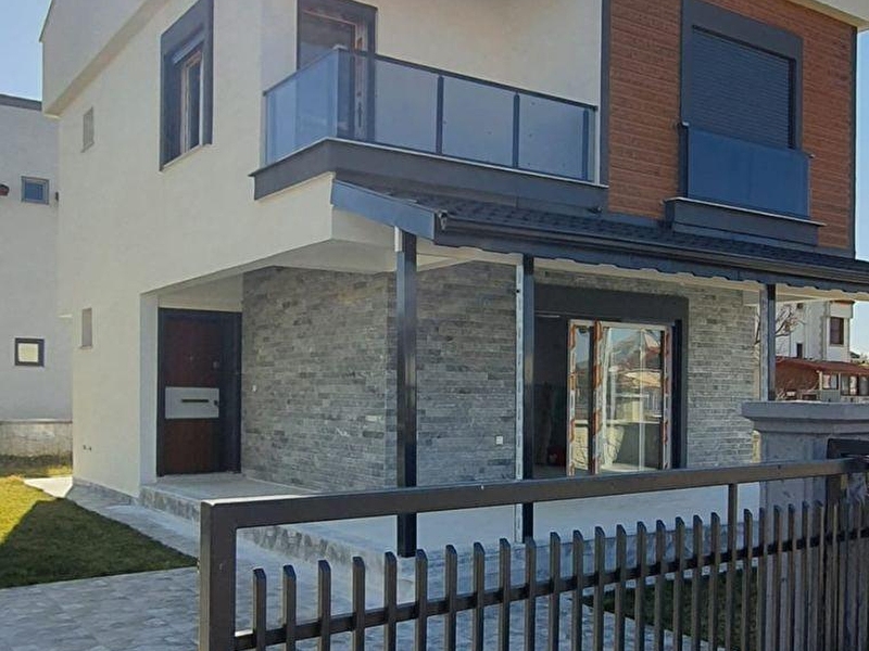 Di̇ki̇li̇ güven emlak'tan cumhuri̇yette satilik müstaki̇l tekli̇ vi̇lla