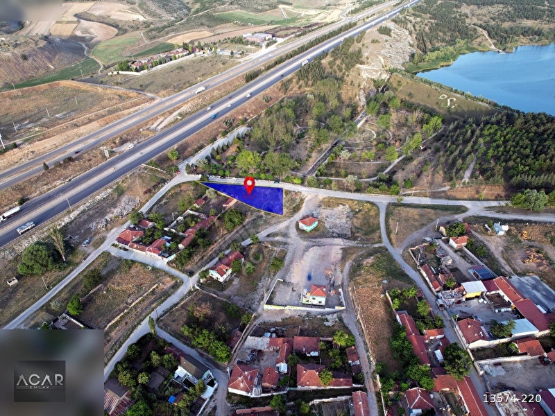 Kanlipinar göleti̇ mesi̇re alani di̇bi̇nde 886 m2 tek tapu arsa ****