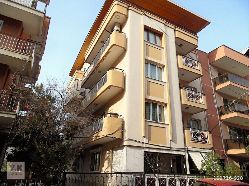 Yeni̇gün mahallesi̇nde her kat tek dai̇re 3 cephe açik 130 m2 arakat dai̇re