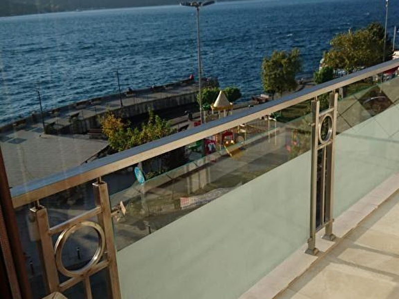 Sariyer boğaz 'da lebi̇ derya deni̇z manzarali satilik yol yali dai̇resi̇