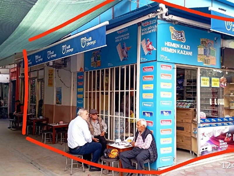 Bafra gayri̇menkul'den cumhuri̇yet meydaninda satilik 36 m² tek katli i̇ş yeri̇. eski̇ yapi kredi̇ bankasi