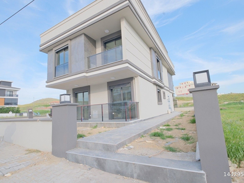 Loyalti̇m gayri̇menkulden seferi̇hi̇sarda doğalgazli 4+1 vi̇lla