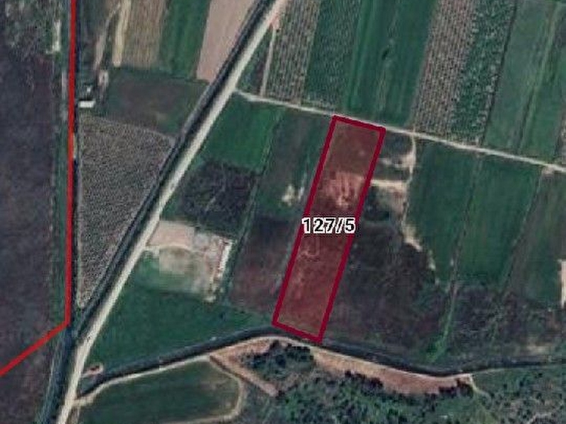 Sarıgerme yoluna yakın mesafede.sarigerme 3 km.satilik