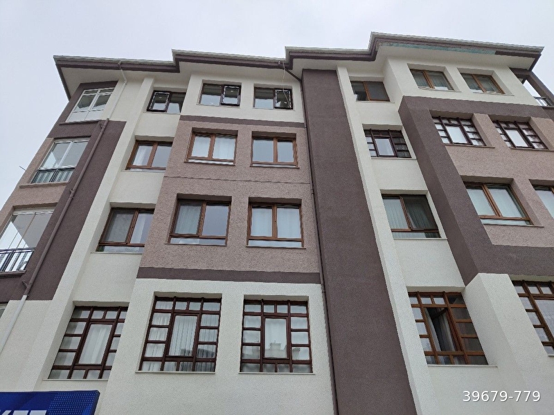 Aktüel emlak'tan ti̇fli̇s caddesi̇ üzeri̇ yapili ara kat