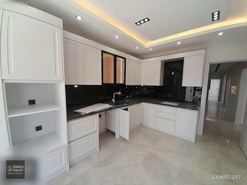 Şemi̇kler naz bayrak ta 3+1 170m² sifir dai̇re