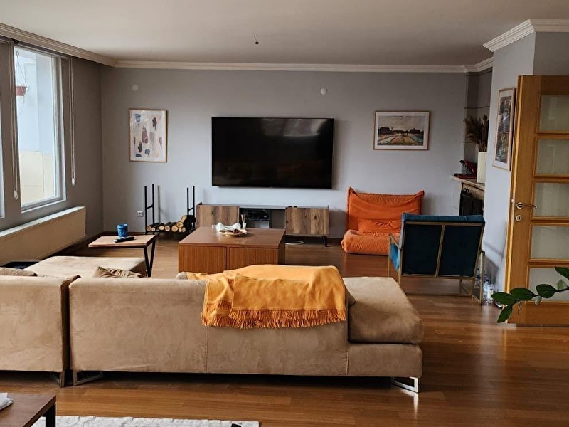 Çankaya   and sokak ta   teras  dai̇re   manzarali   185 m2    4+1  şömi̇neli̇