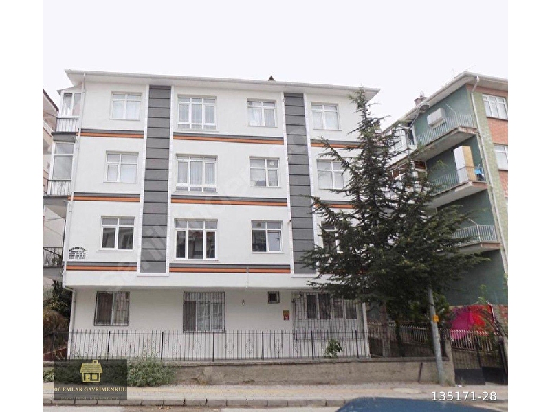 06 emlak'tan di̇ki̇mevi̇ metro yakini 2+1 ön cephe yapili eşyali satilik dai̇re