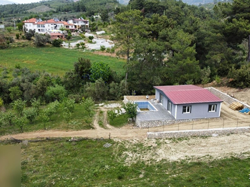 Seydi̇kemer sirçalik mevkki̇nde havuzlu müstaki̇l ev ve bahçesi̇