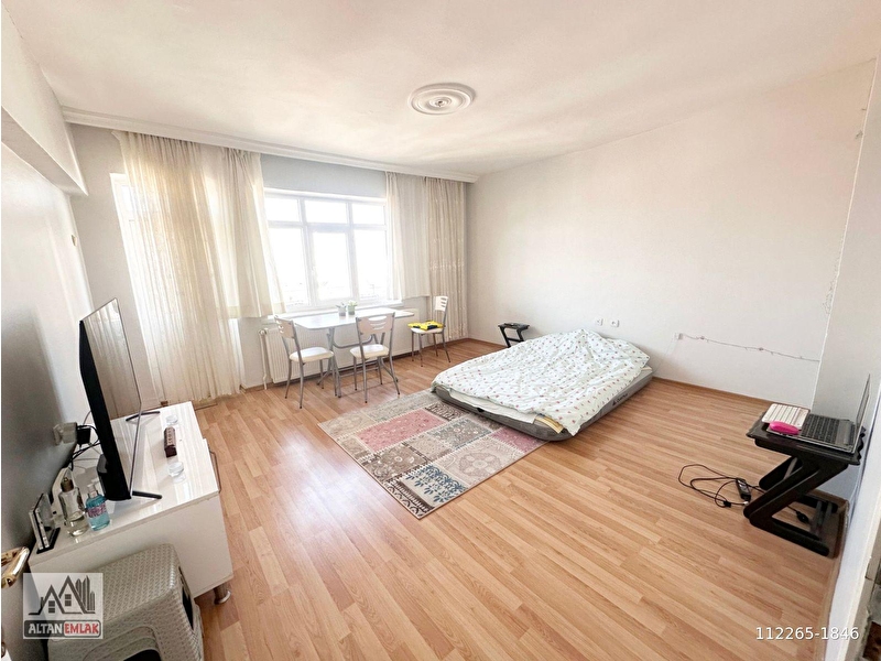 Kutlu caddesi̇ne paralel pazara çok yakin 2+1 dai̇re